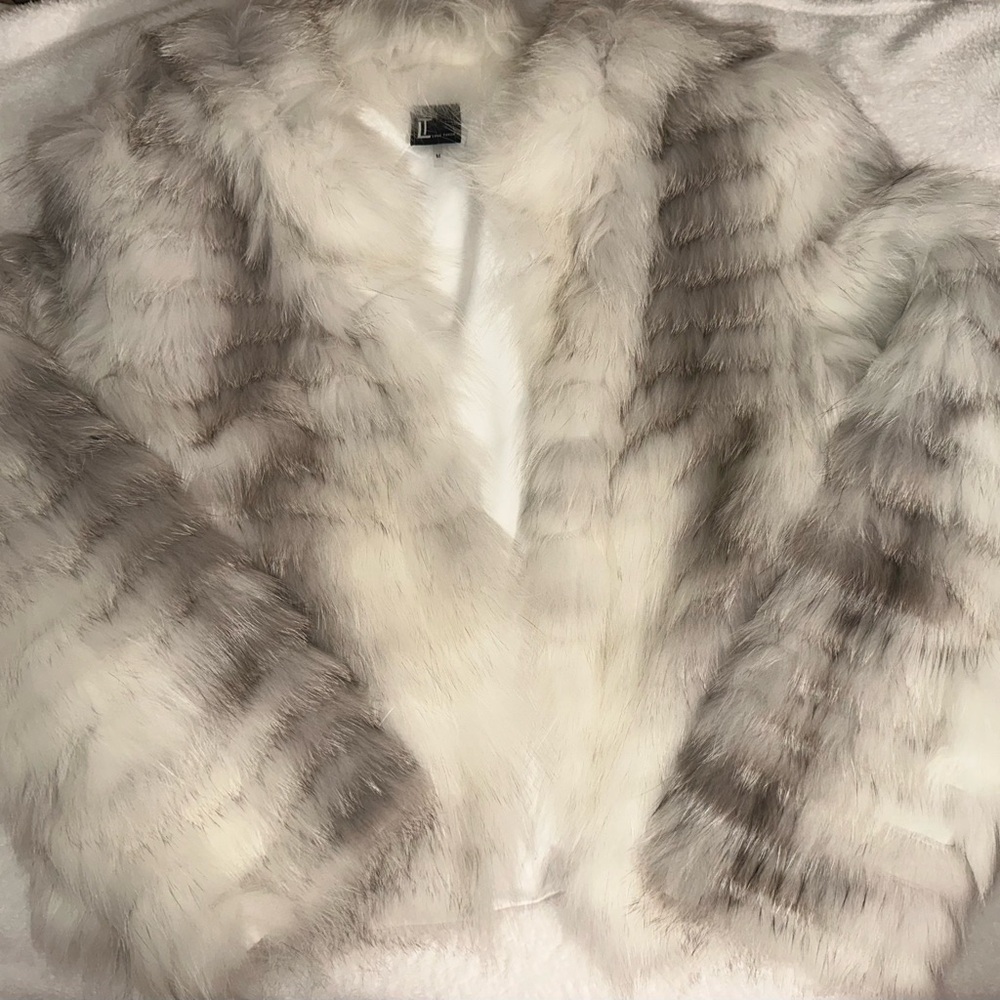 Luxurious Faux Fur Coat in Gray and White